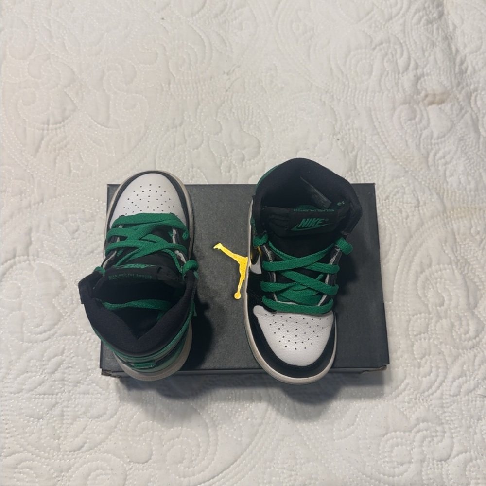 Nike Kids Green and White Sneakers
